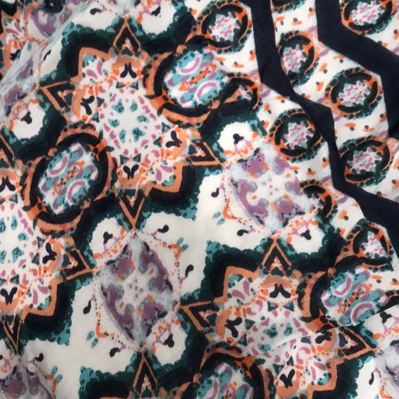 Kendall and Kylie patterned shorts - Picture 2 of 3